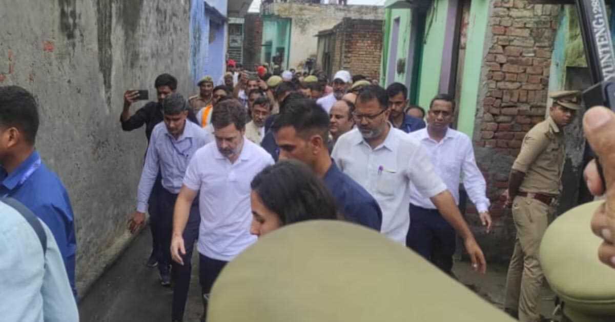 राहुल गांधी पहुंचे अलीगढ़, हाथरस भगदड़ पीड़ित परिवार से की मुलाकात